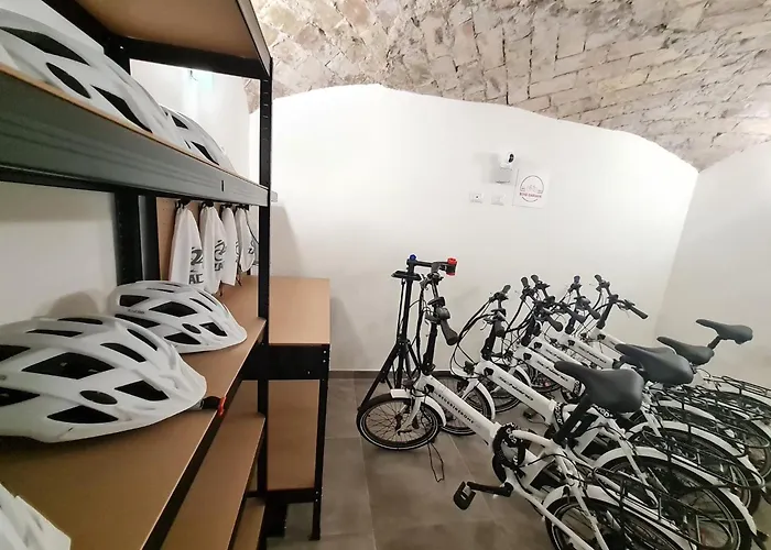Bed&bikerome Giulio Cesare Bed & Breakfast 4*